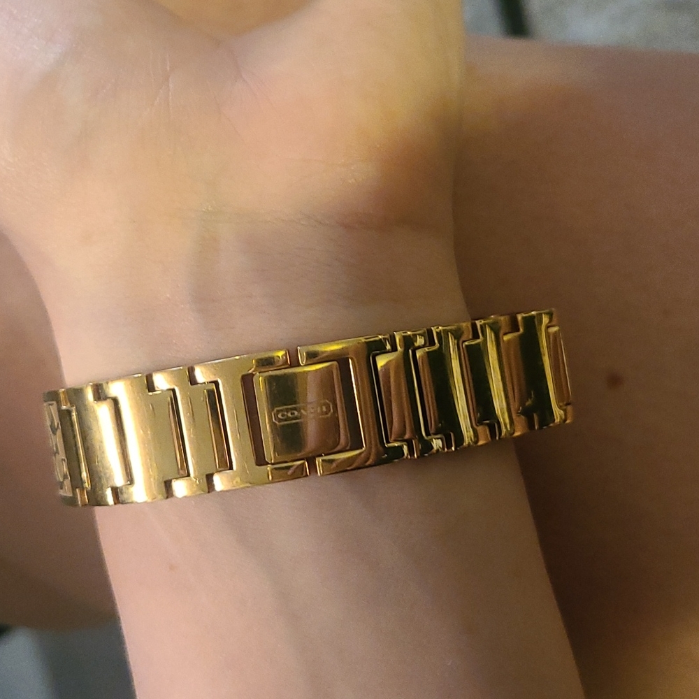 Watch - Picture 2 of 3